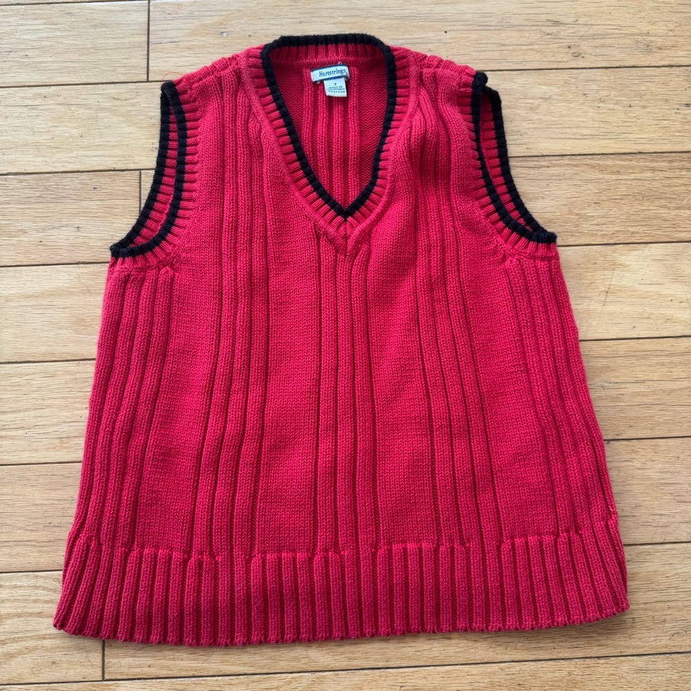 Vintage sweater vest 
Slightly cropped
Size 7- fits like a S 
Brand: hartstrings